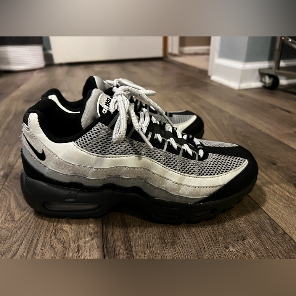Nike Airmax 95 Light Smoke grey/black women’s size 9 reflective safari